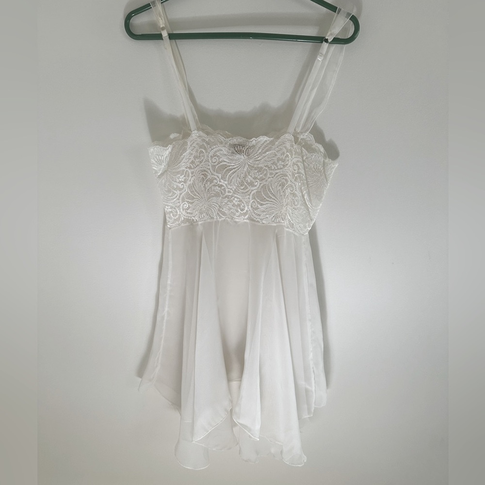 Beautiful VS baby doll white lace night gown size M